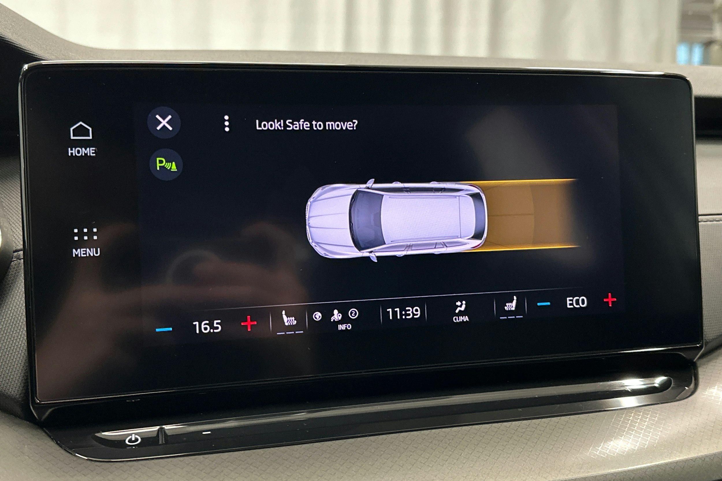 harmaa Skoda Octavia 2024 kuva 22.