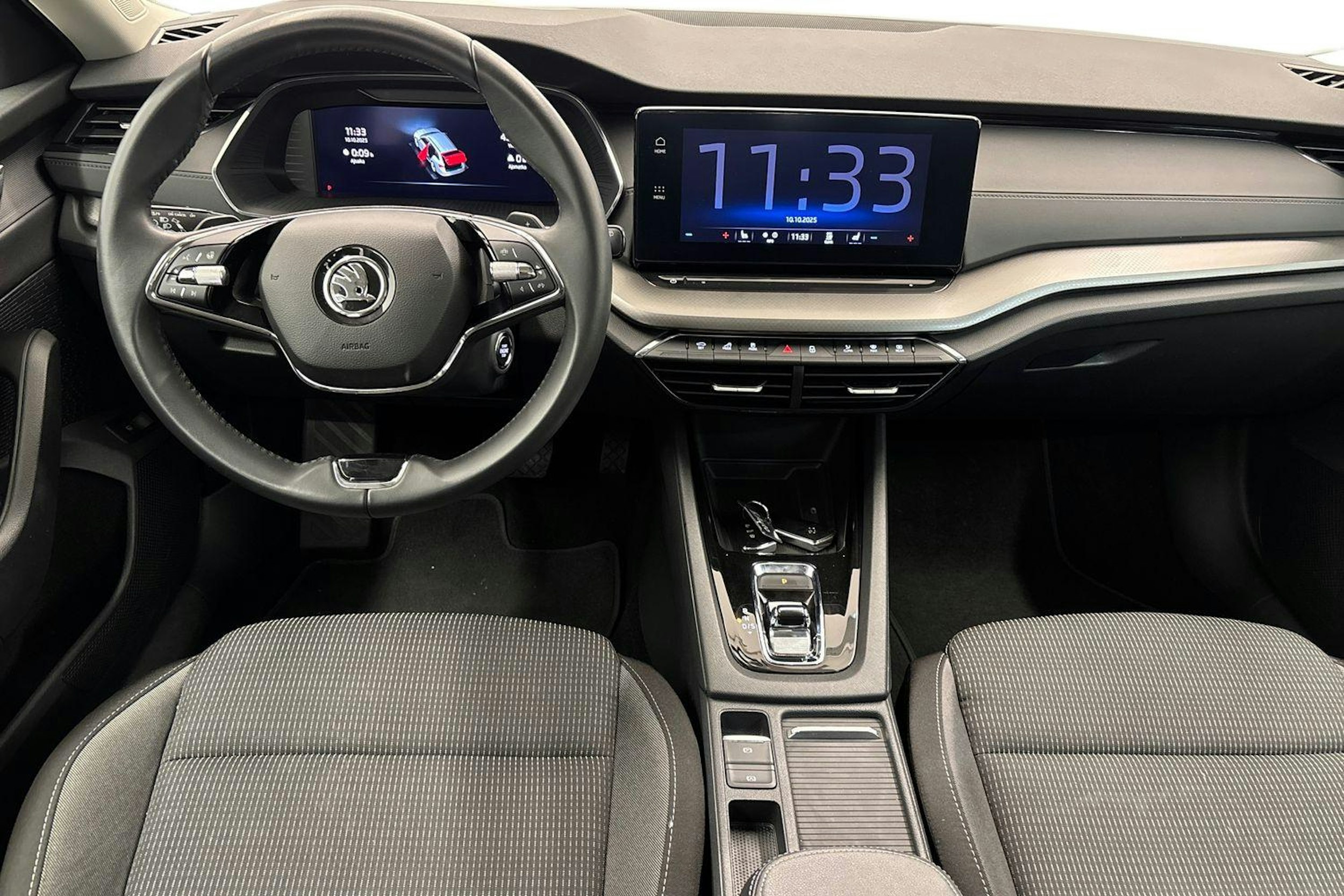 harmaa Skoda Octavia 2024 kuva 9.