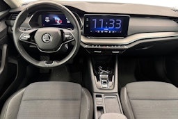 harmaa Skoda Octavia 2024 kuva 9.