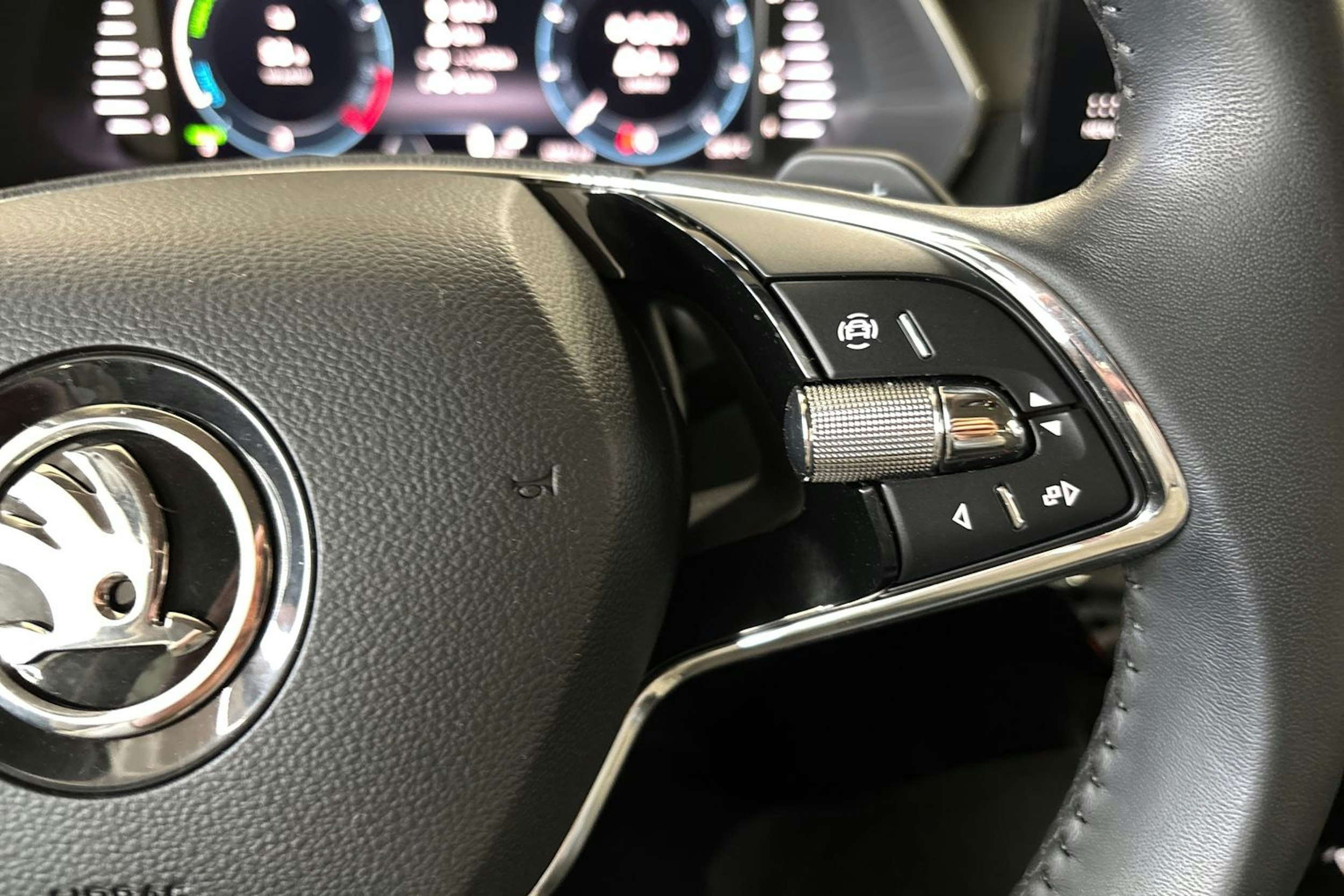 harmaa Skoda Octavia 2024 kuva 19.