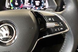 harmaa Skoda Octavia 2024 kuva 19.