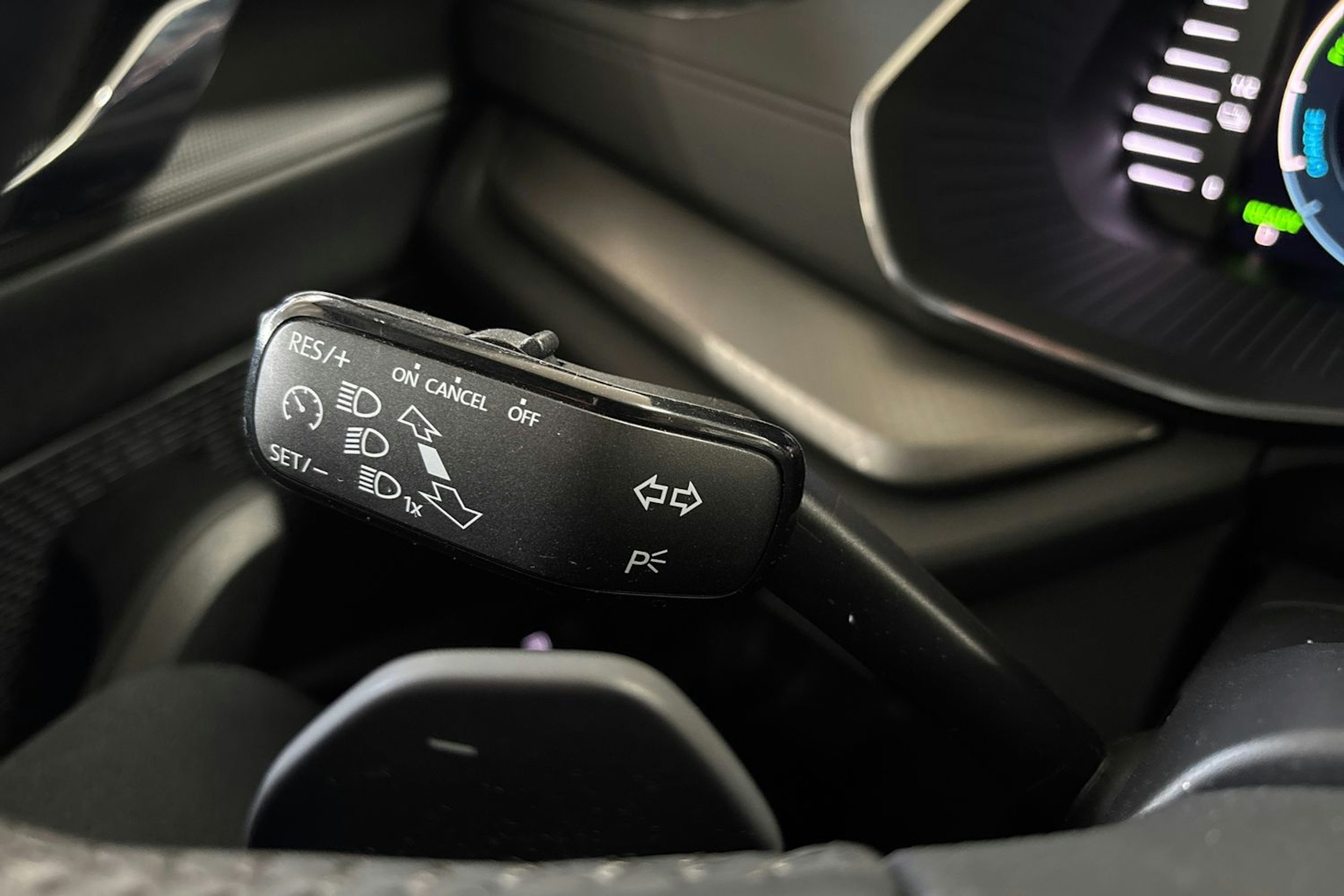 harmaa Skoda Octavia 2024 kuva 20.