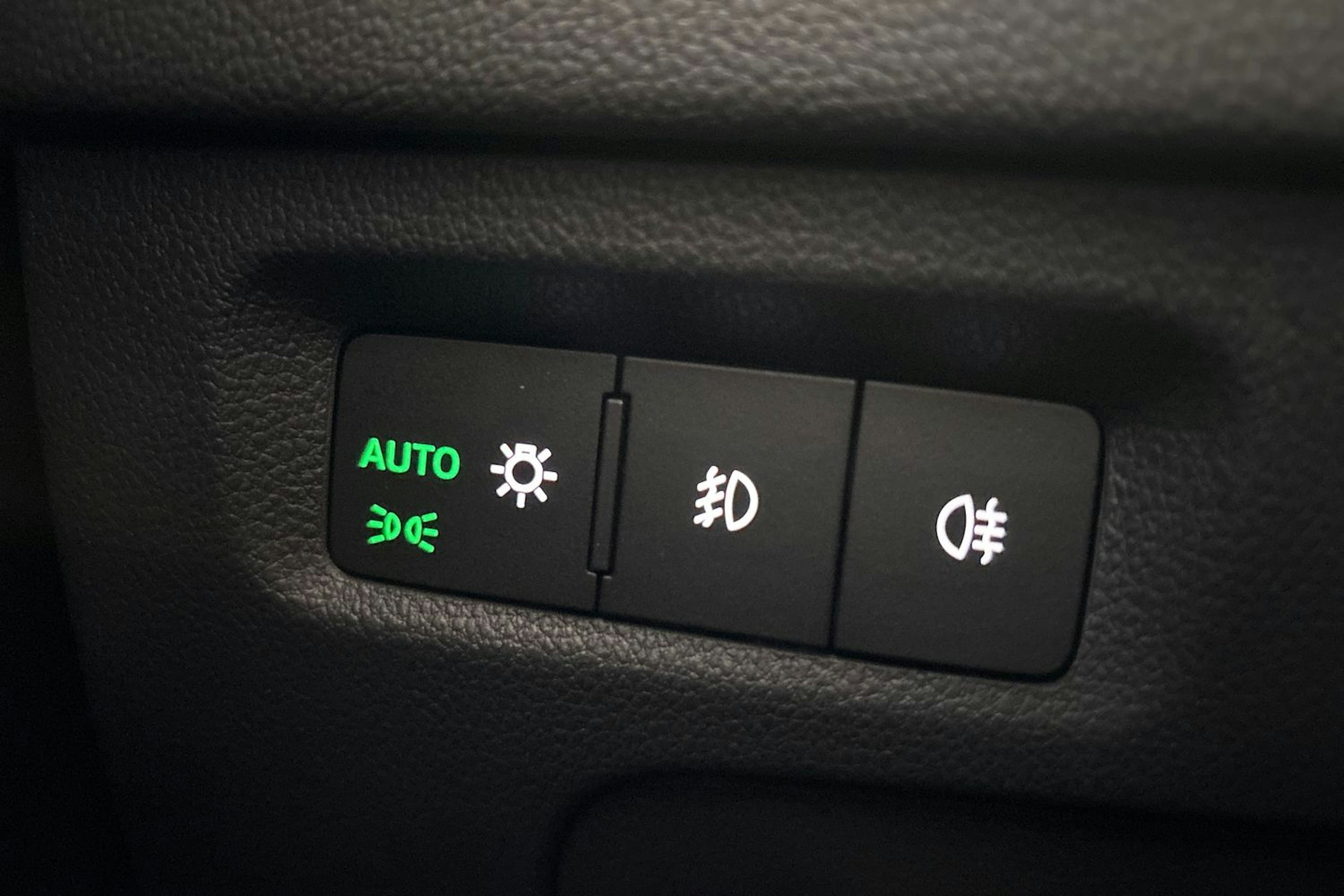 harmaa Skoda Octavia 2024 kuva 21.