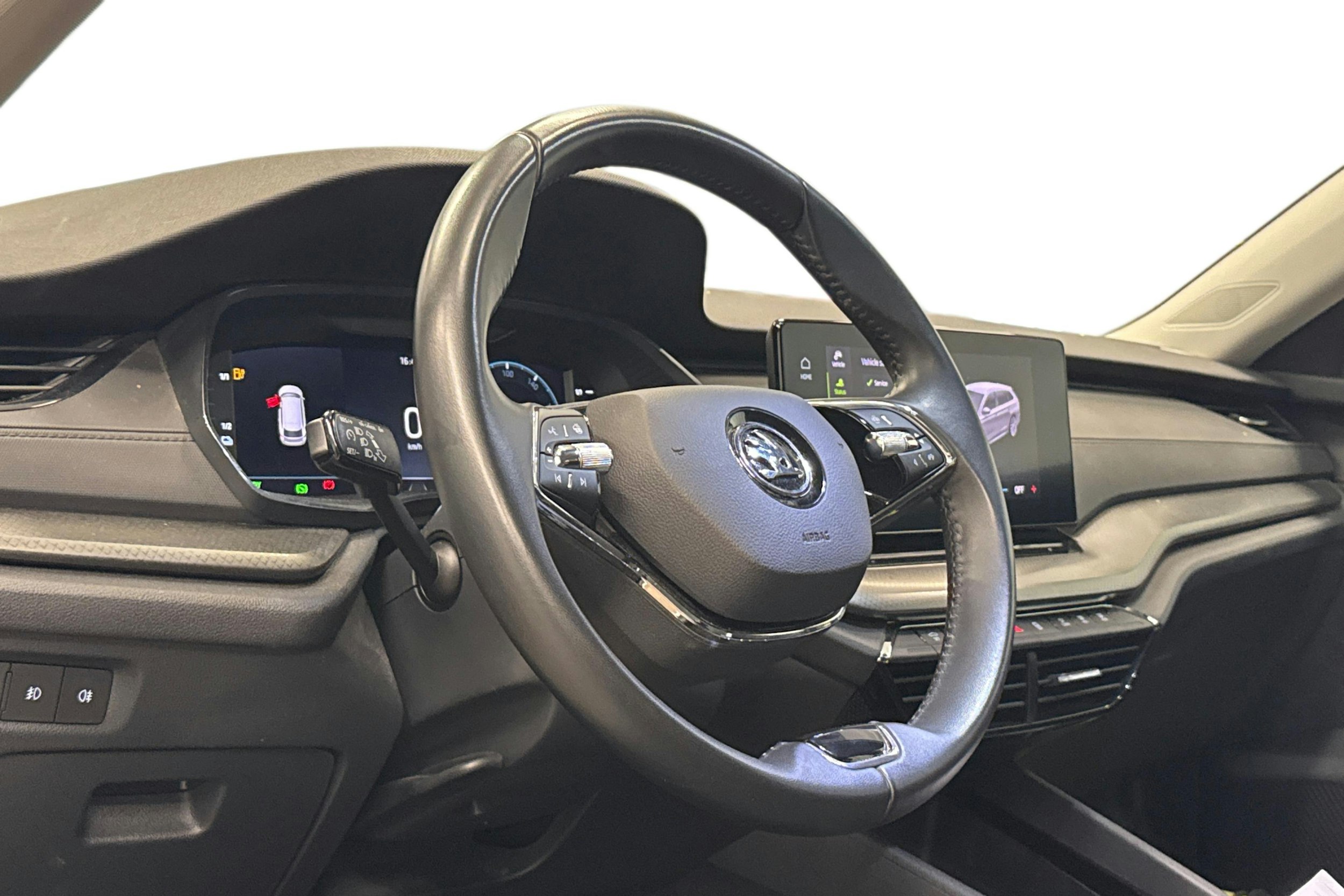 valkoinen Skoda Octavia 2024 kuva 3.