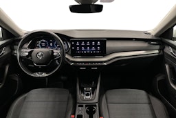 valkoinen Skoda Octavia 2024 kuva 7.