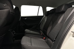 valkoinen Skoda Octavia 2024 kuva 8.