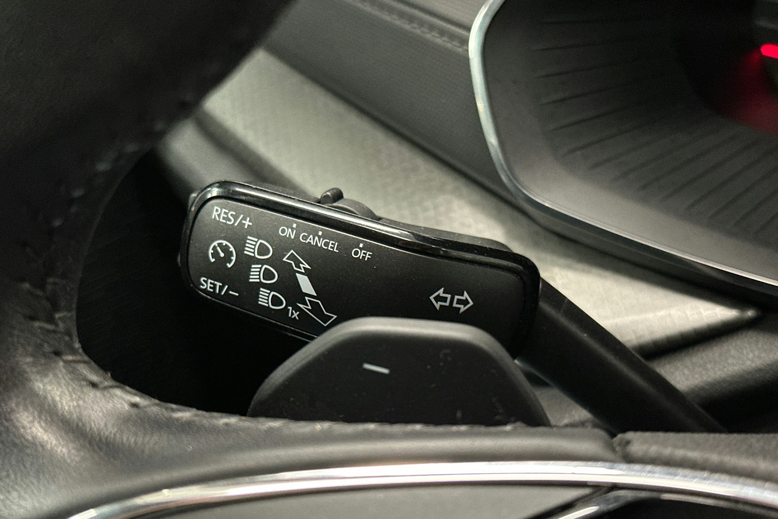 valkoinen Skoda Octavia 2024 kuva 16.