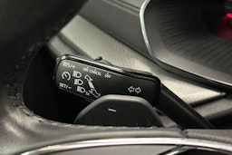 valkoinen Skoda Octavia 2024 kuva 16.