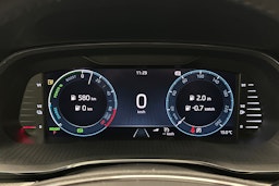 valkoinen Skoda Octavia 2024 kuva 17.