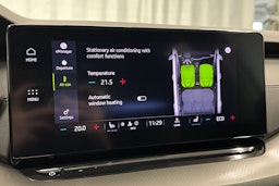 valkoinen Skoda Octavia 2024 kuva 18.