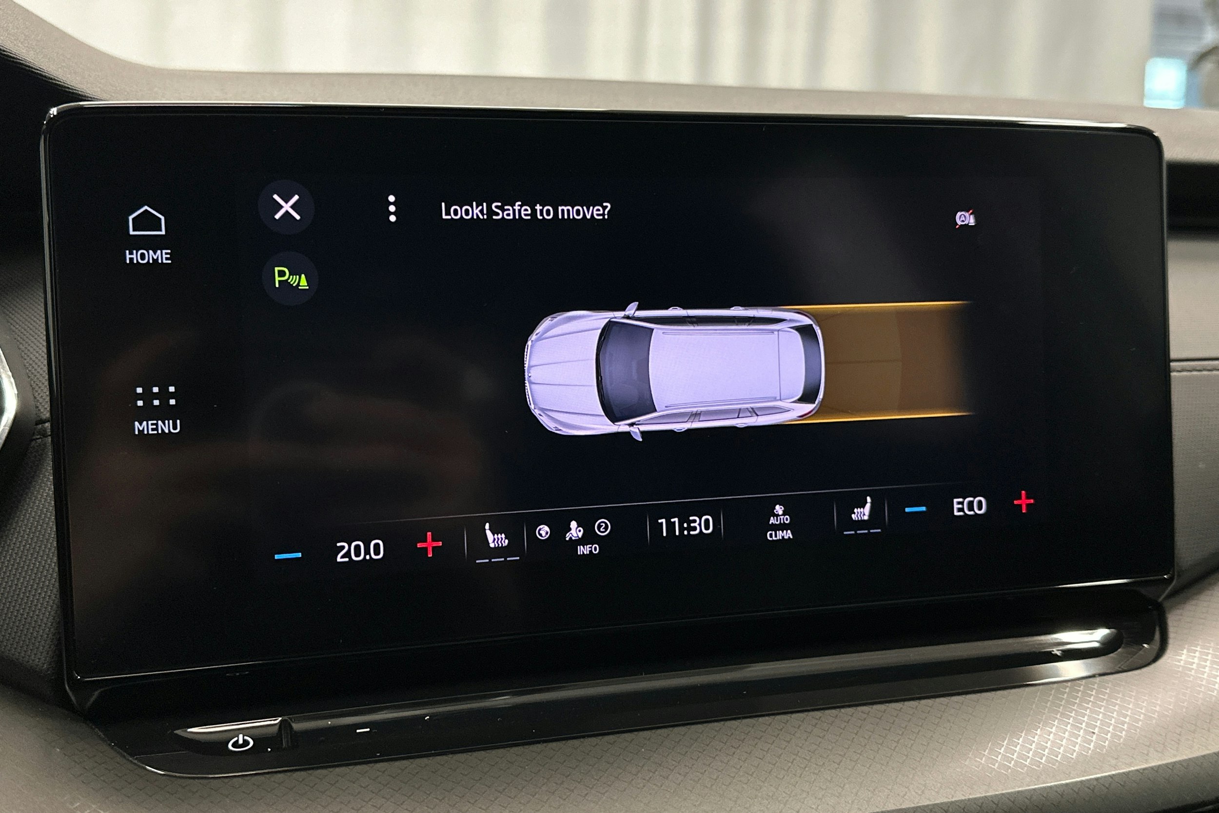 valkoinen Skoda Octavia 2024 kuva 21.