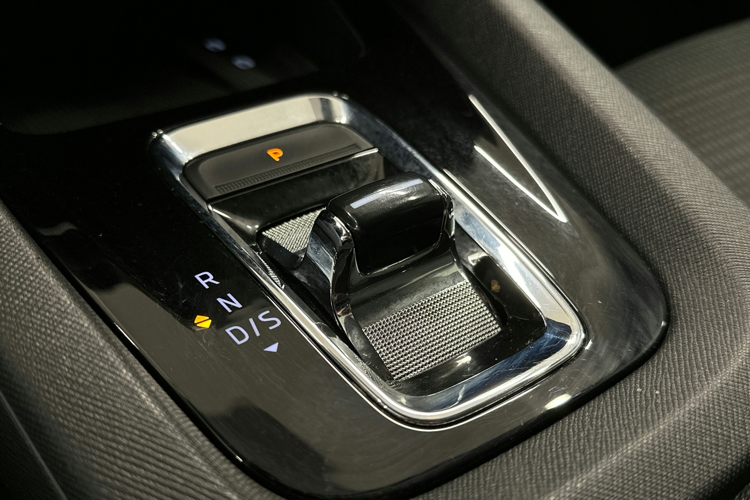 valkoinen Skoda Octavia 2024 kuva 23.