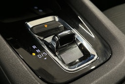 valkoinen Skoda Octavia 2024 kuva 23.