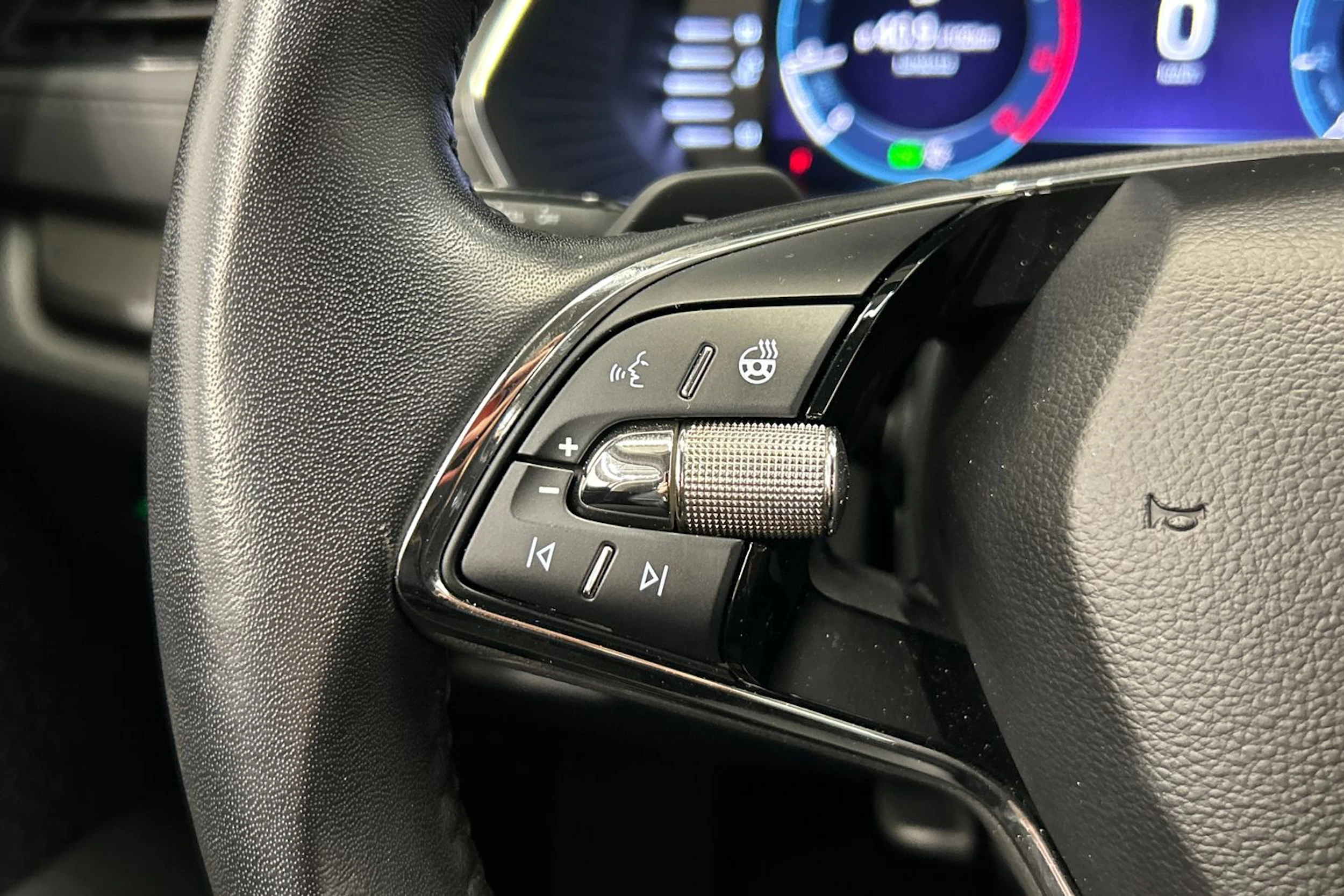 valkoinen Skoda Octavia 2024 kuva 14.