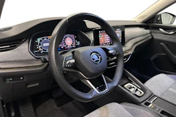 harmaa Skoda Octavia 2025 kuva 8.