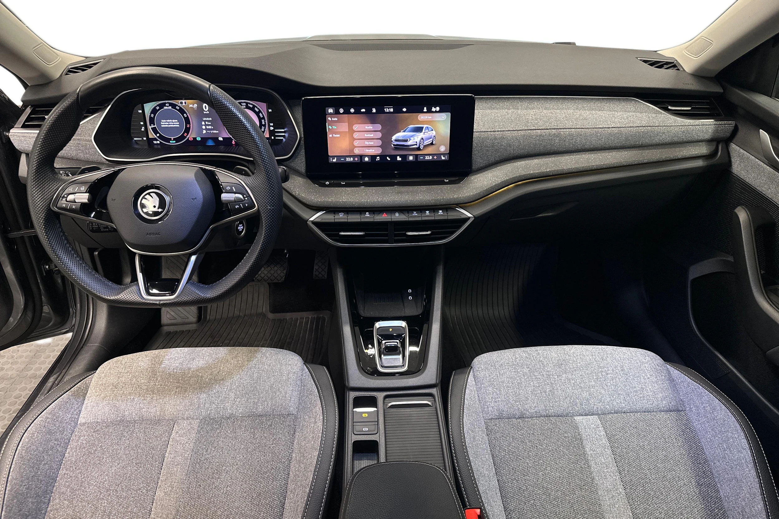 harmaa Skoda Octavia 2025 kuva 9.