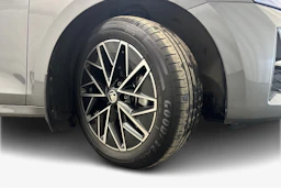 harmaa Skoda Octavia 2025 kuva 12.
