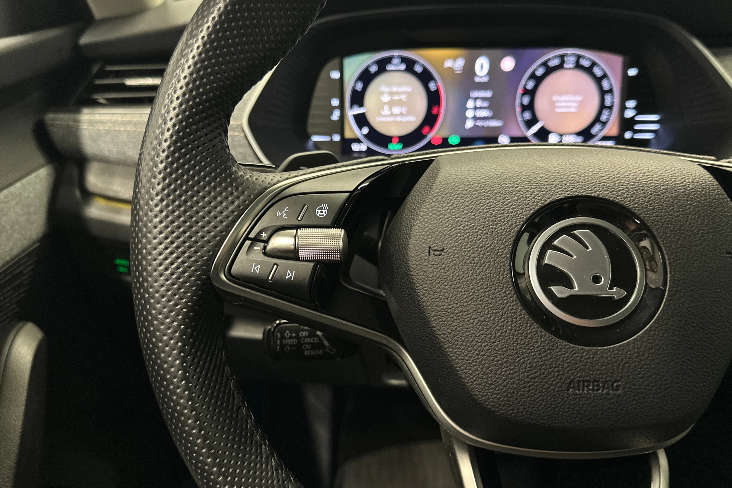 harmaa Skoda Octavia 2025 kuva 15.