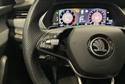 harmaa Skoda Octavia 2025 kuva 15.
