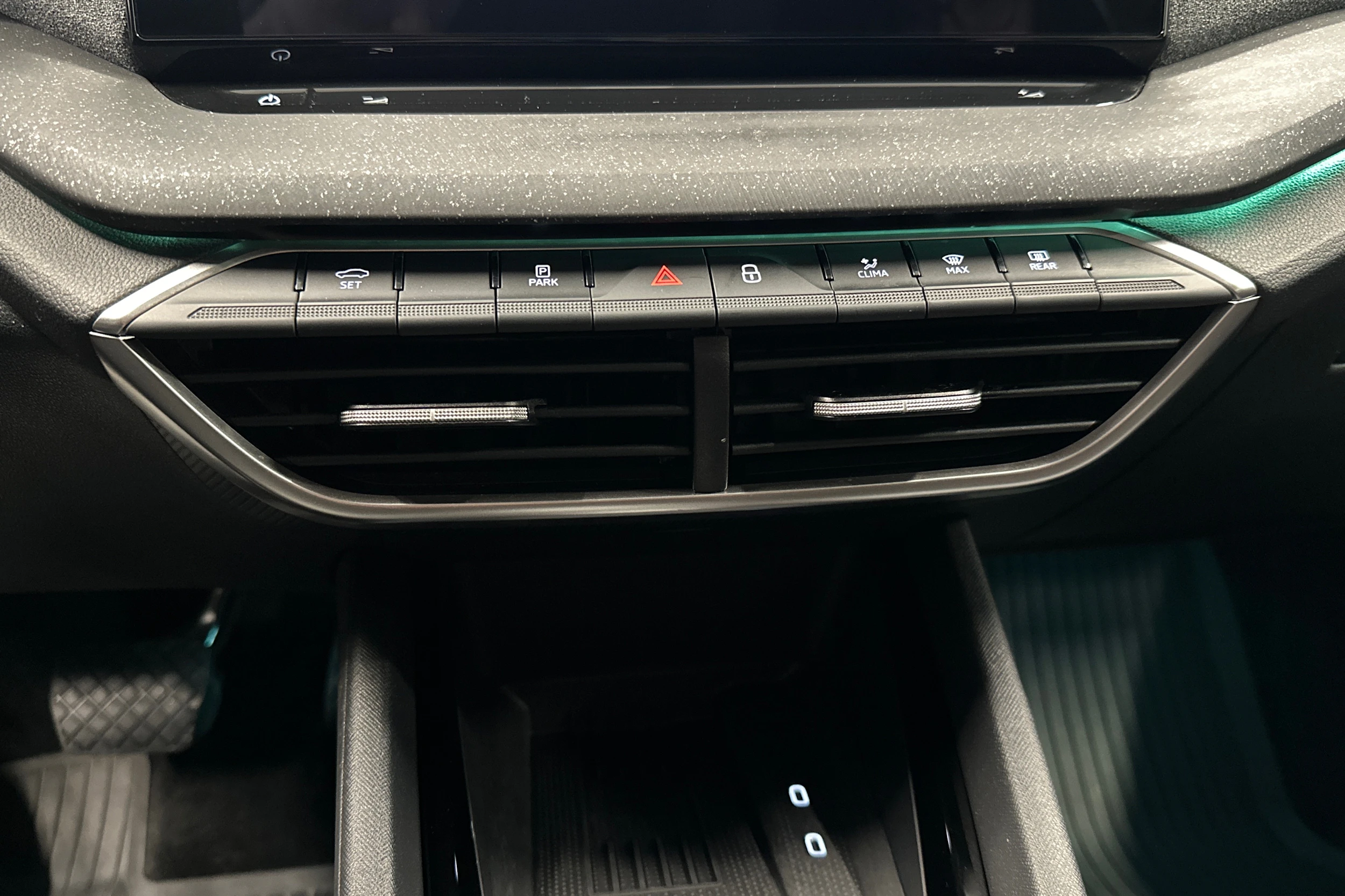 harmaa Skoda Octavia 2025 kuva 33.