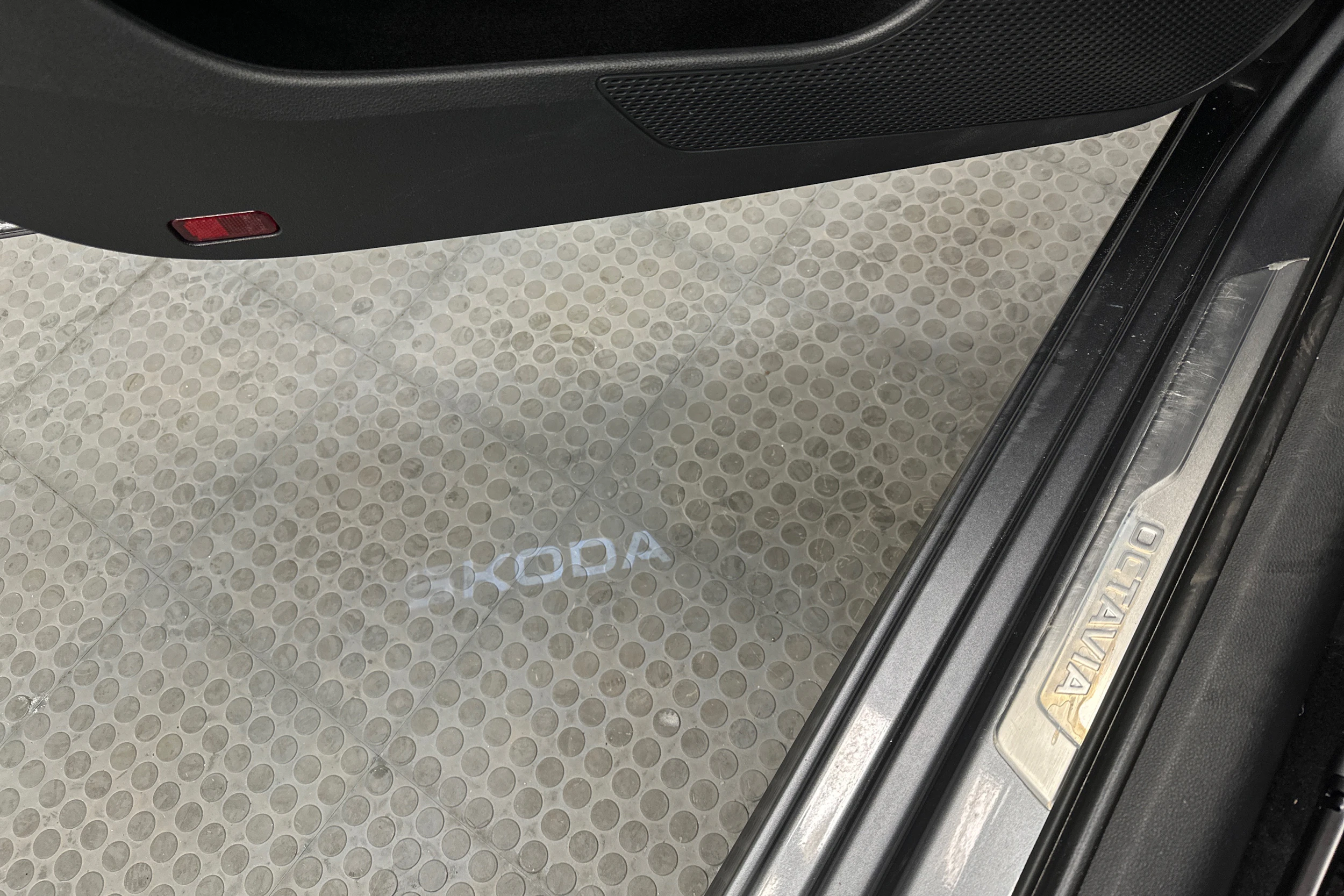 harmaa Skoda Octavia 2025 kuva 35.