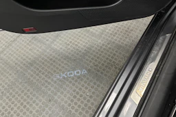 harmaa Skoda Octavia 2025 kuva 35.