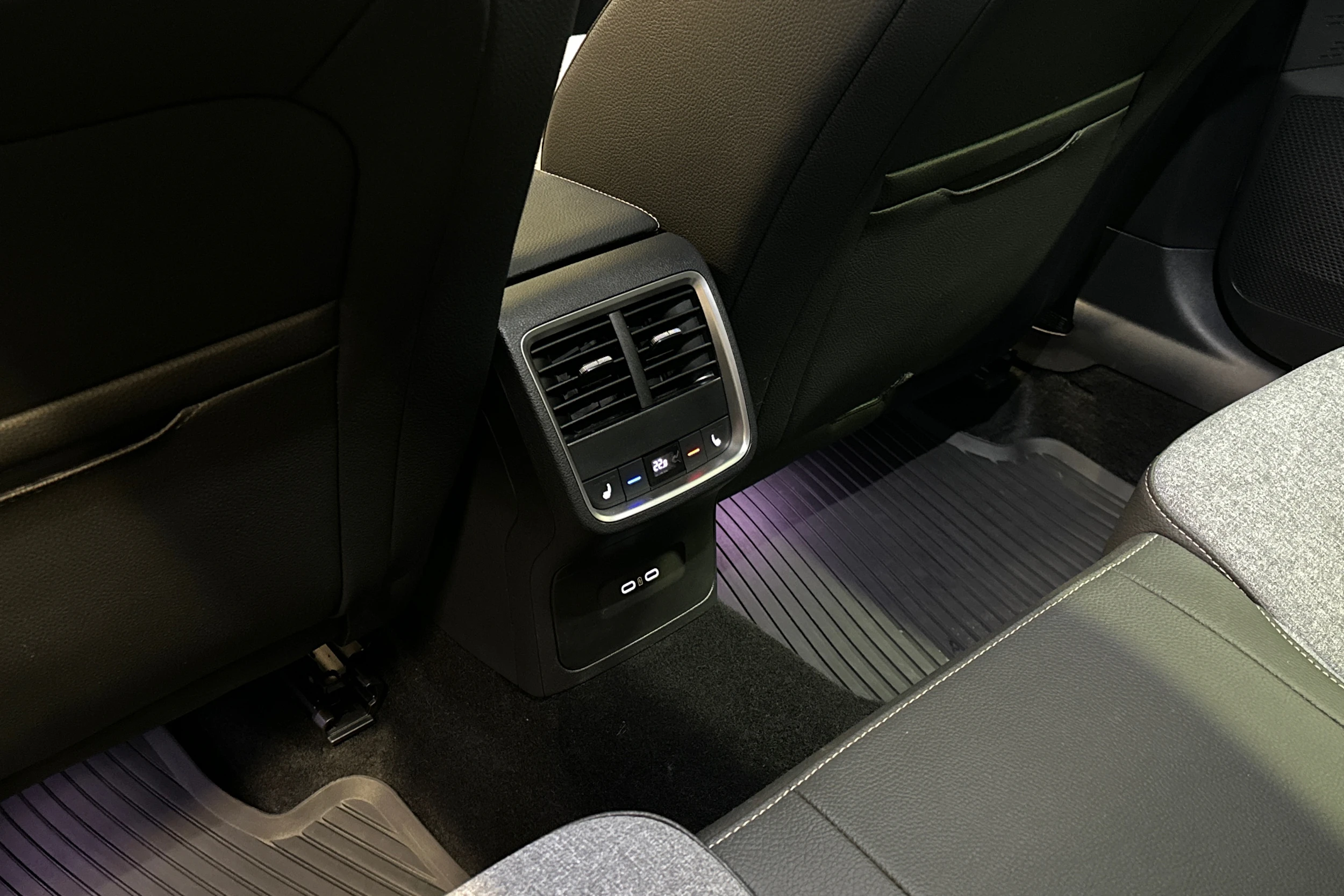 harmaa Skoda Octavia 2025 kuva 36.