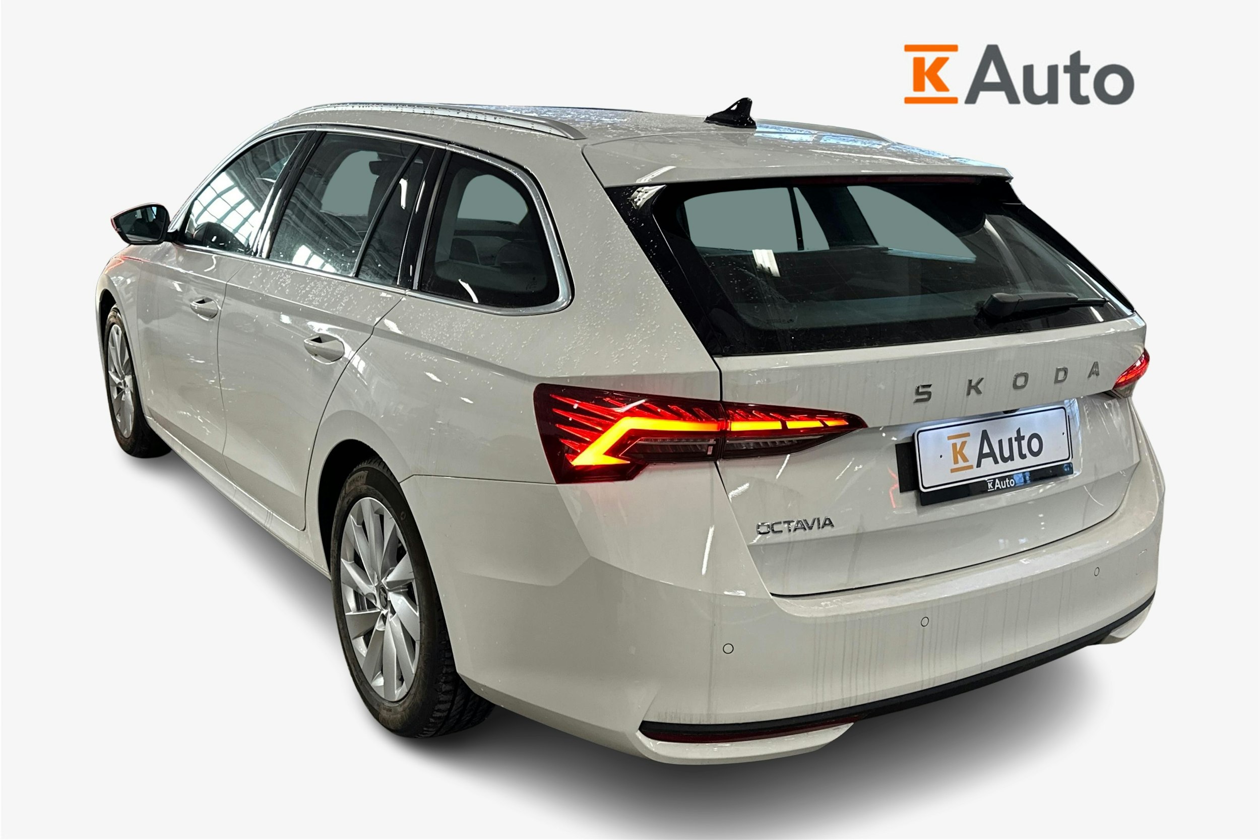 valkoinen Skoda Octavia 2025 kuva 2.