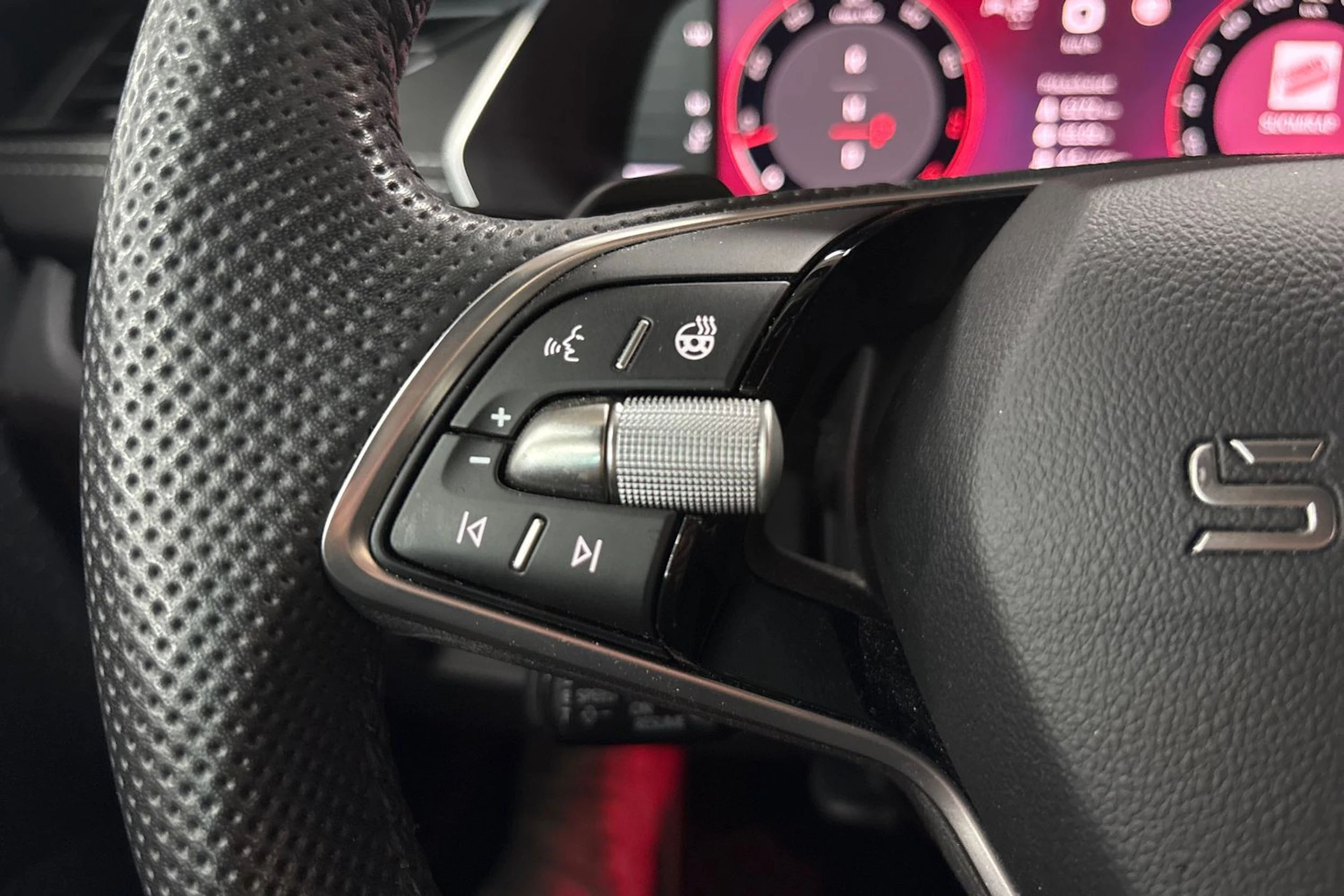 Musta Skoda OCTAVIA 2025 kuva 14.