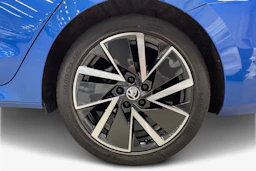 sininen Skoda Octavia 2025 kuva 12.