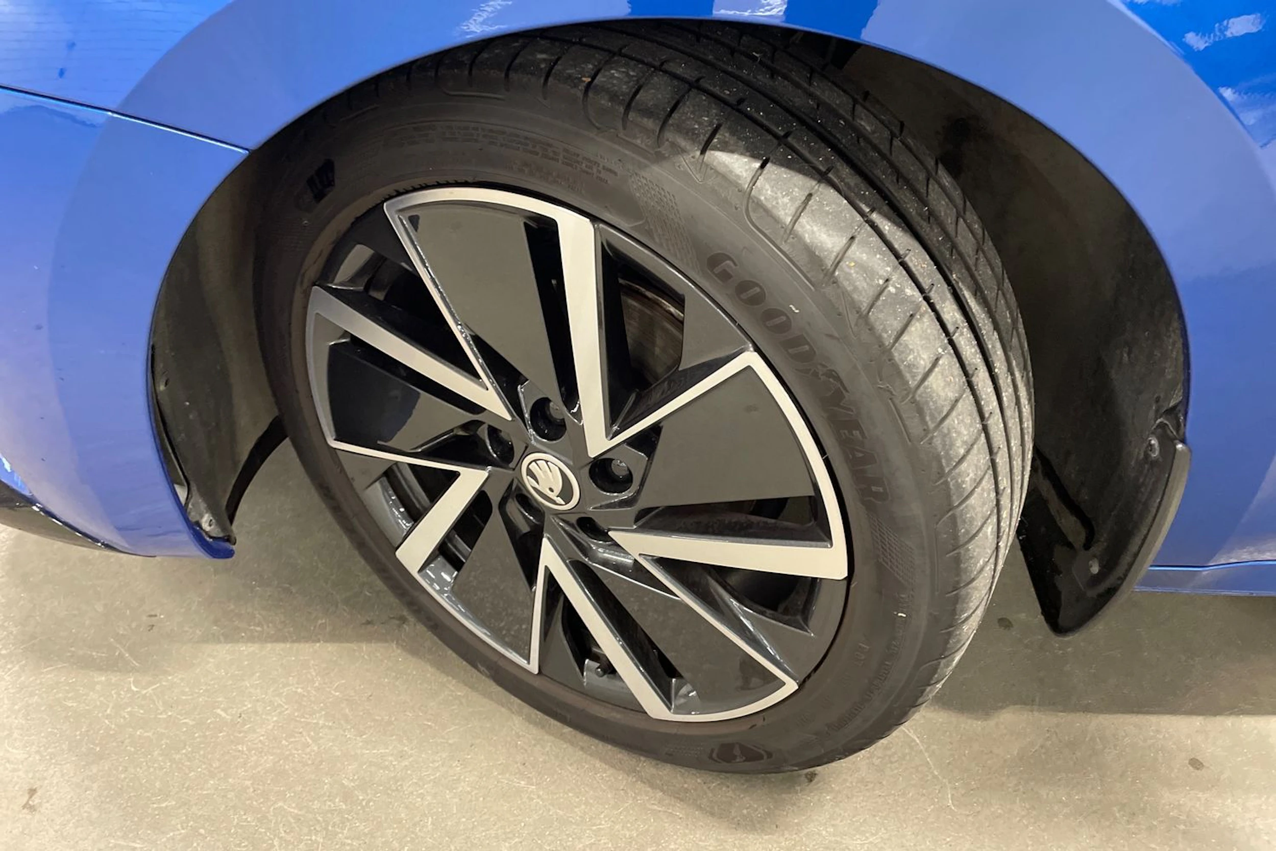sininen Skoda Octavia 2025 kuva 13.