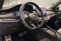 sininen Skoda Octavia 2025 kuva 33.