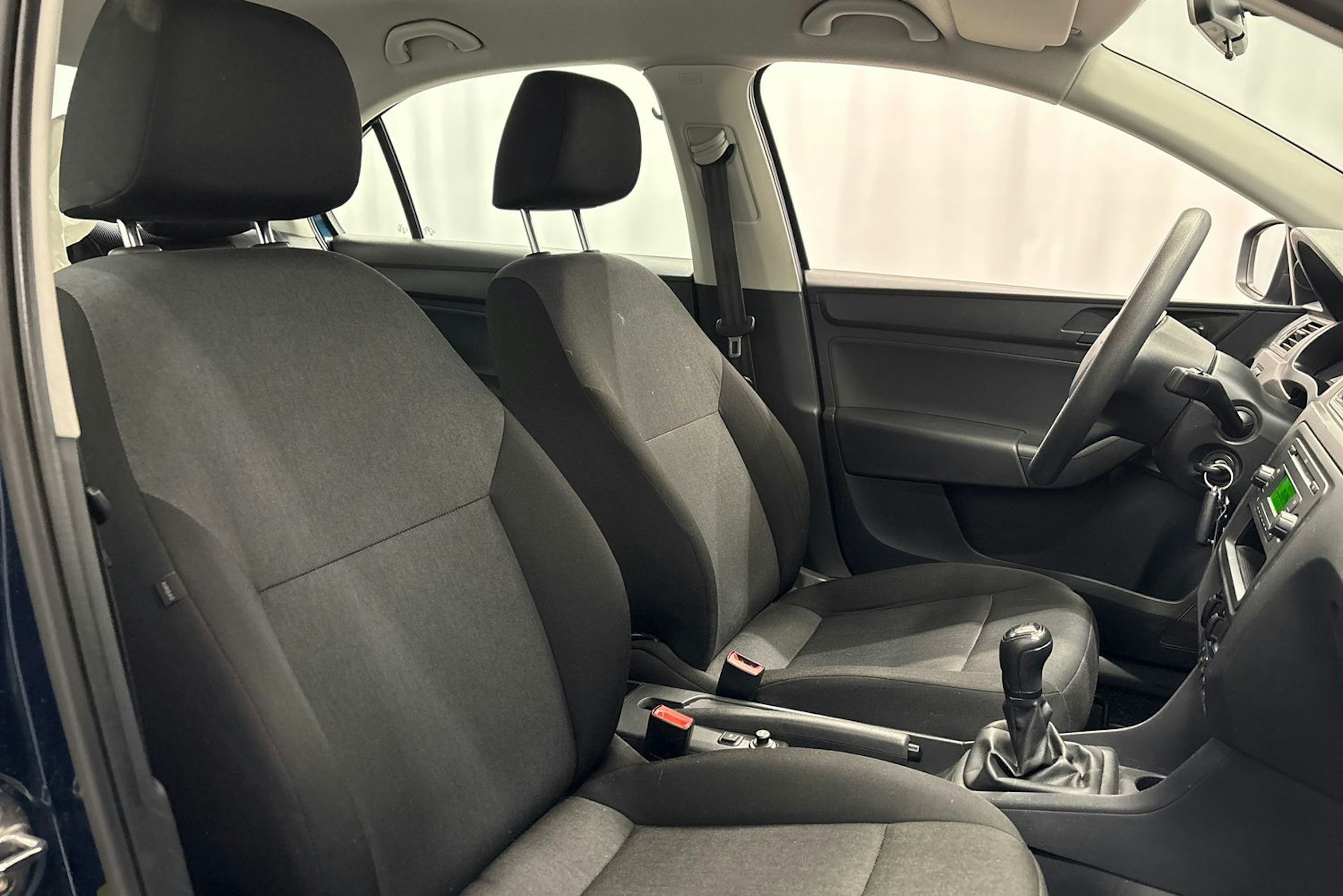 sininen Skoda Rapid 2013 kuva 14.