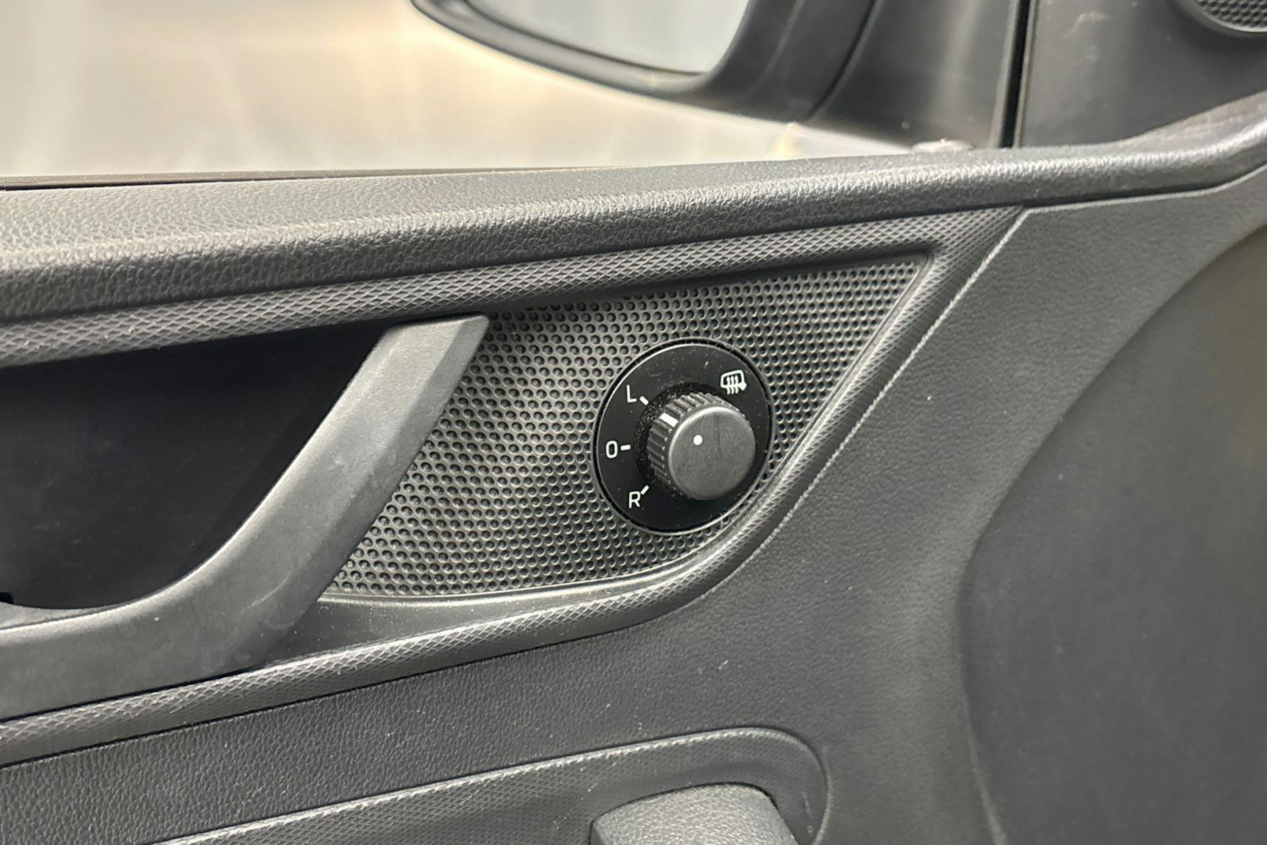 sininen Skoda Rapid 2013 kuva 17.