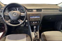 Punainen Skoda RAPID 2013 kuva 9.