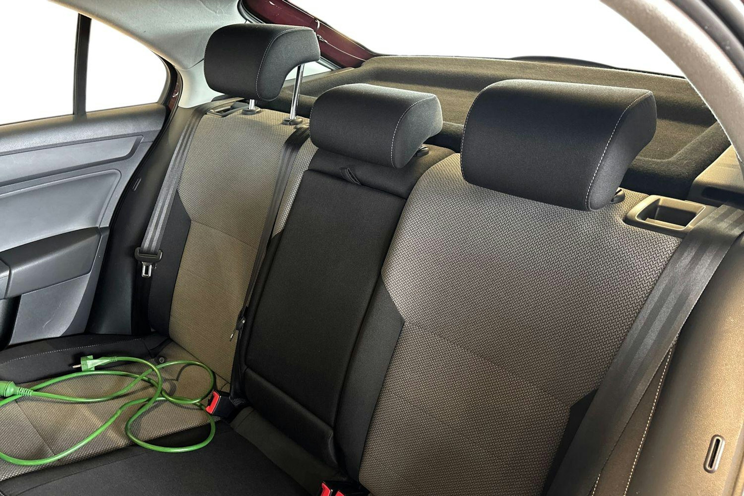 Punainen Skoda RAPID 2013 kuva 10.