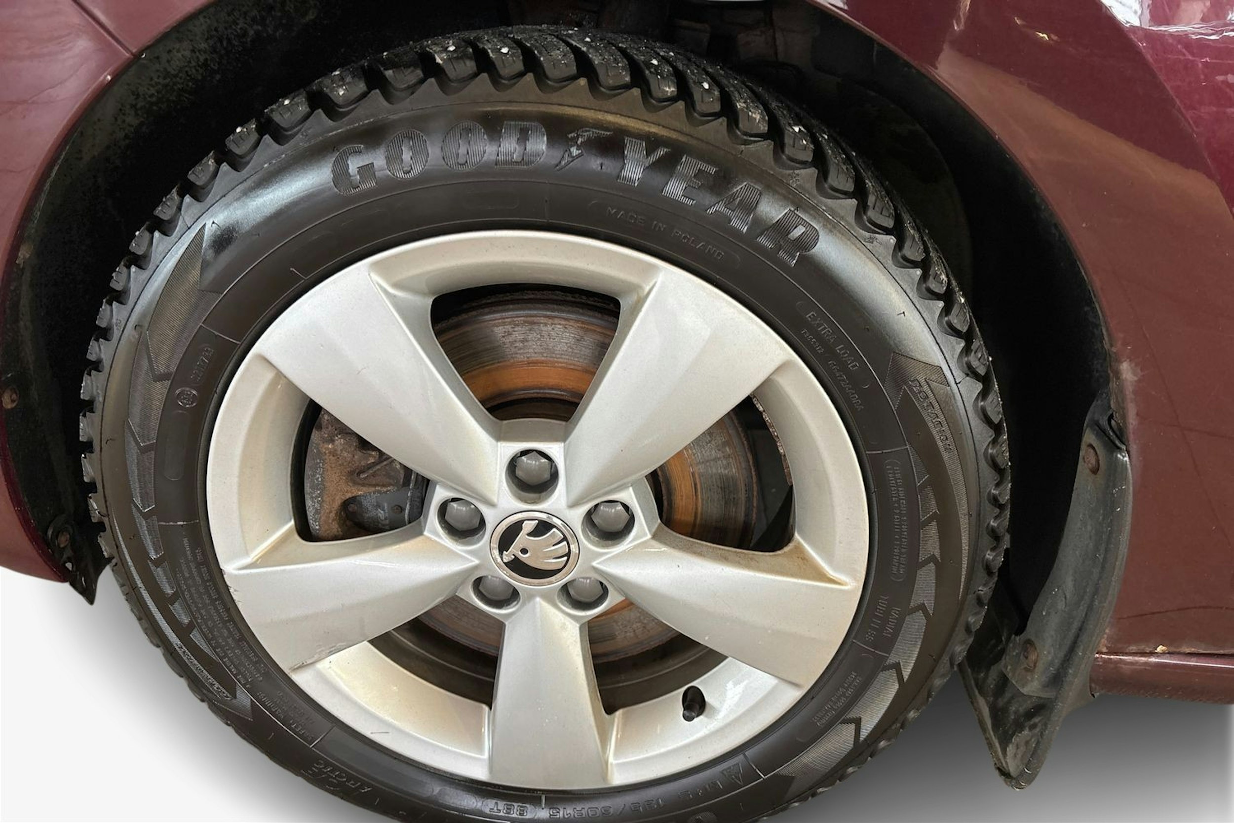 Punainen Skoda RAPID 2013 kuva 11.