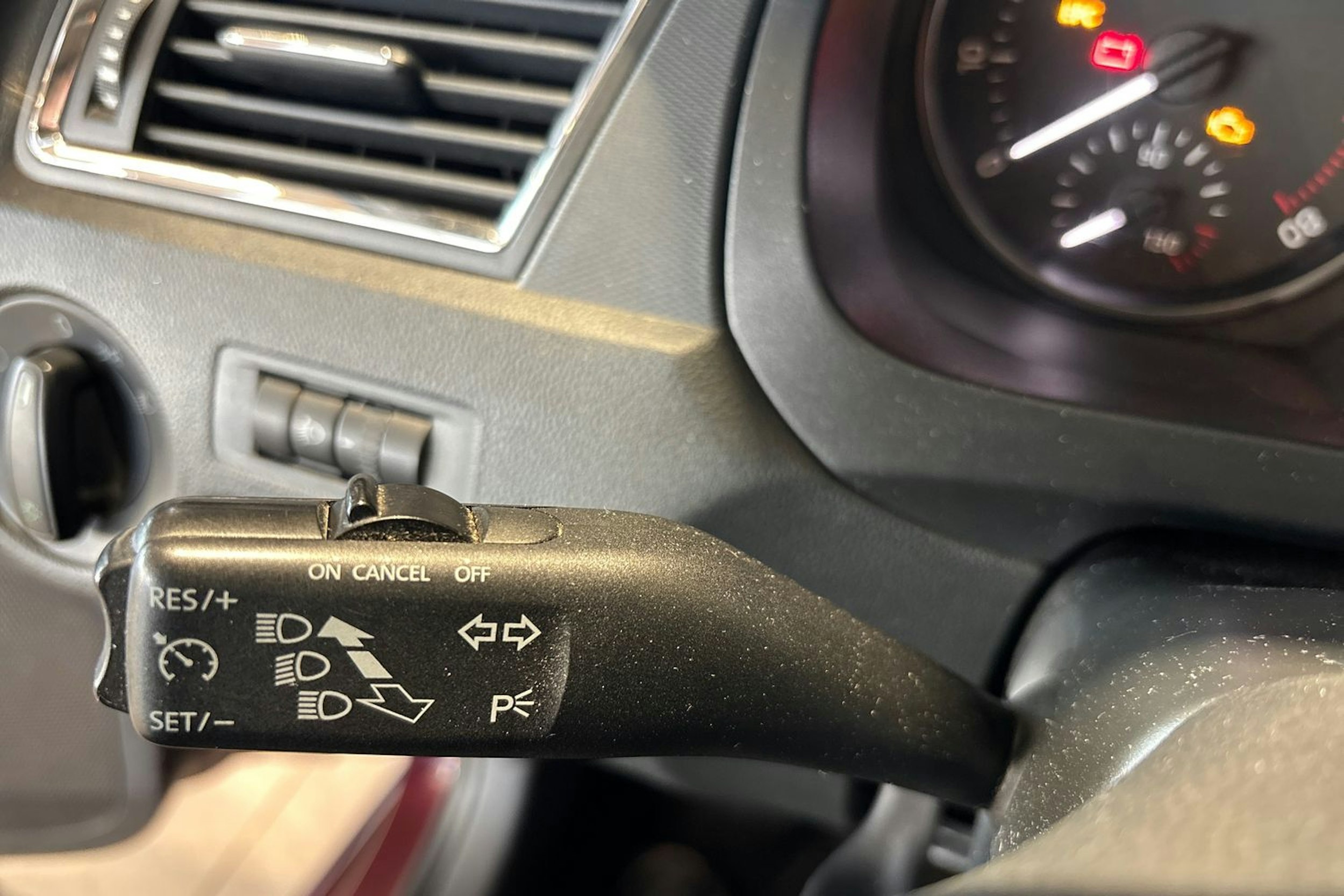 Punainen Skoda RAPID 2013 kuva 17.