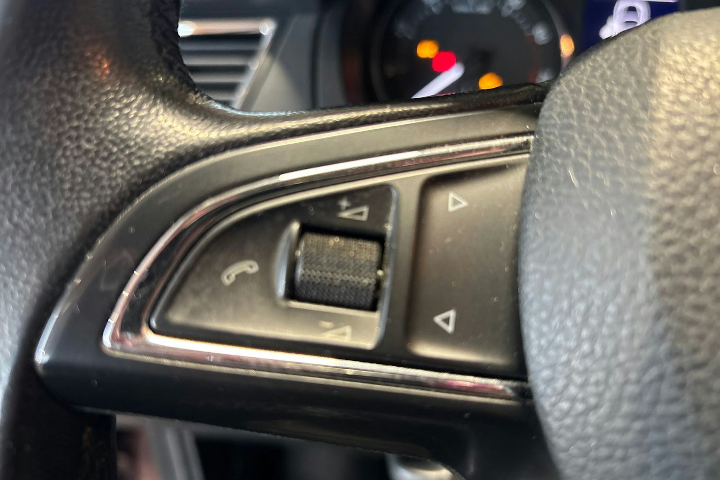 Punainen Skoda RAPID 2013 kuva 18.