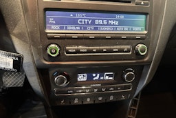 Punainen Skoda RAPID 2013 kuva 19.