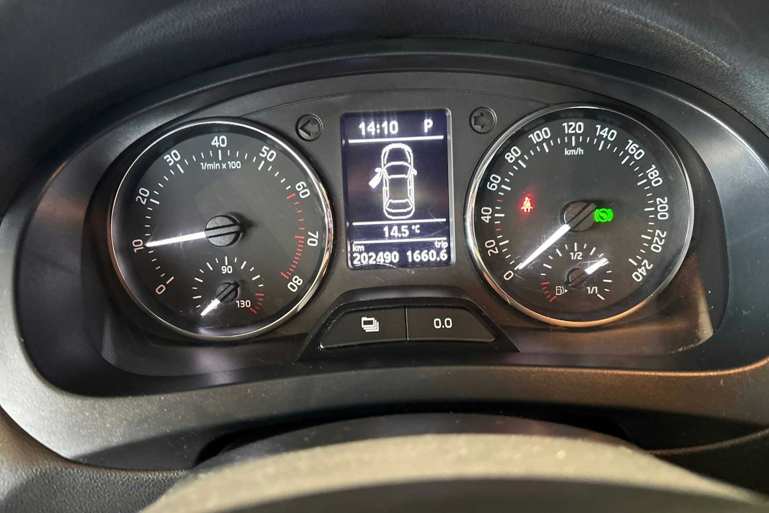 Punainen Skoda RAPID 2013 kuva 20.