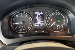 Punainen Skoda RAPID 2013 kuva 20.