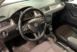 Musta Skoda RAPID 2014 kuva 6.