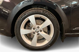 Musta Skoda RAPID 2014 kuva 9.