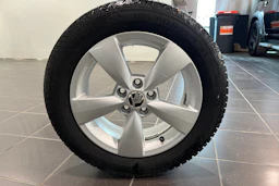 Musta Skoda RAPID 2014 kuva 10.