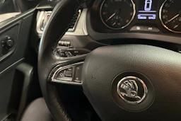 Musta Skoda RAPID 2014 kuva 11.