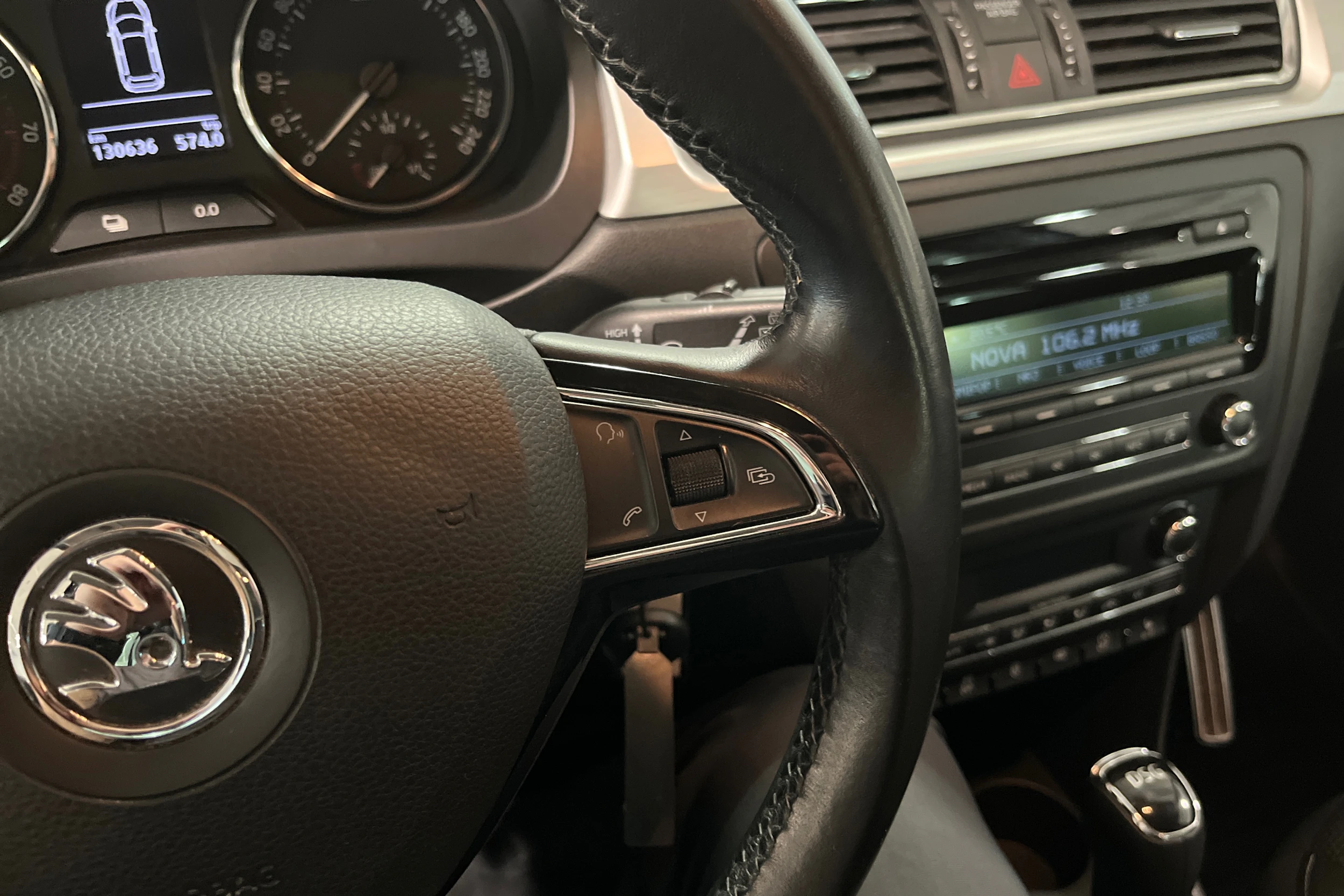 Musta Skoda RAPID 2014 kuva 12.