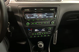 Musta Skoda RAPID 2014 kuva 14.