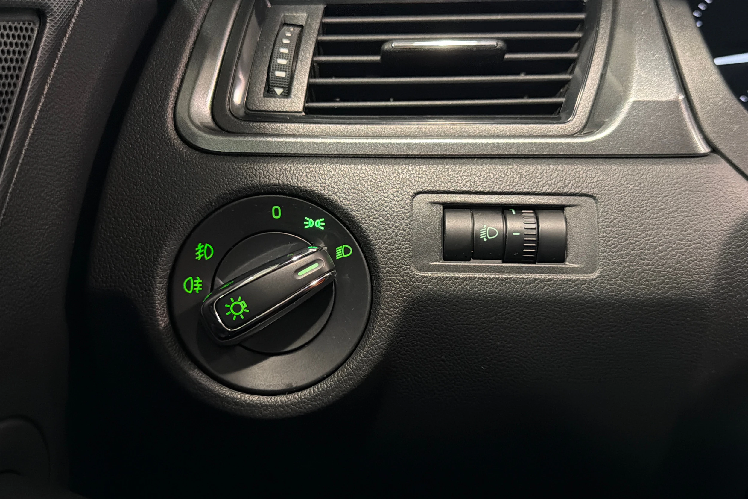 Hopea Skoda RAPID 2014 kuva 13.