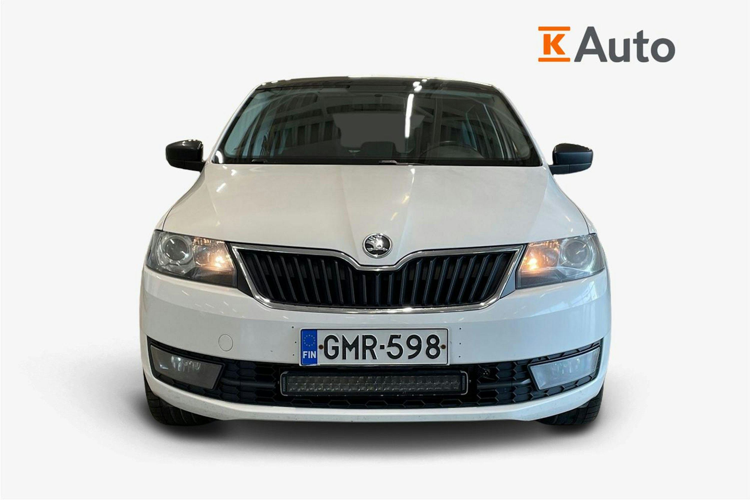 valkoinen Skoda Rapid 2014 kuva 5.